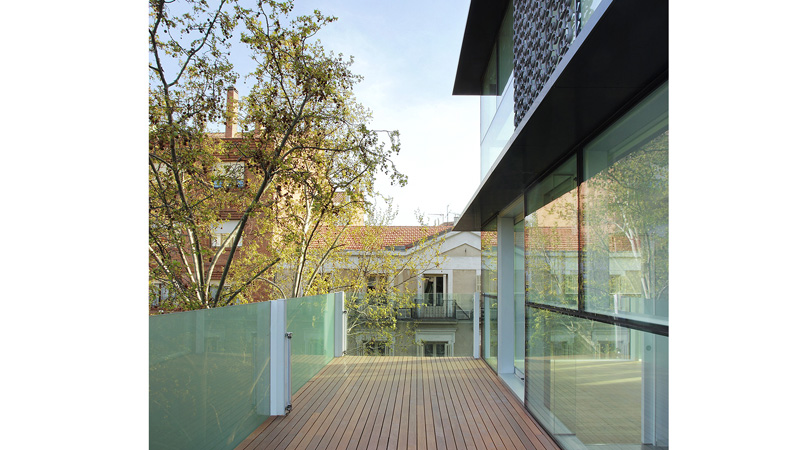 4 viviendas, local comercial y garaje | Premis FAD 2010 | Arquitectura